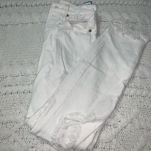 Bleach white distressed buttoned jeans